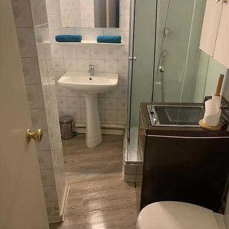 Vieille D De 1 A 4 Pers A 300m Du Port Et A 15 Mn De Laeroport Proches De Belles Plages Et Ttes Commodites A Proximite Lejlighed