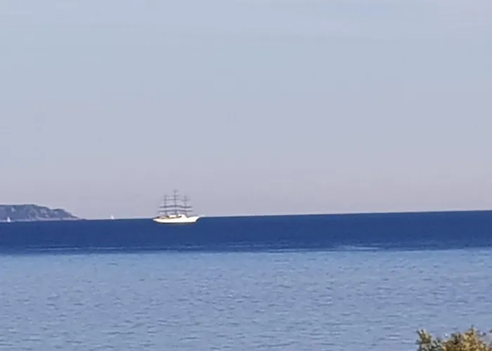 Apartmán Vieille D De 1 A 4 Pers A 300m Du Port Et A 15 Mn De Laeroport Proches De Belles Plages Et Ttes Commodites A Proximite *